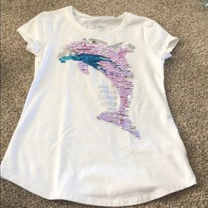 White t shirt with reversible sequins.